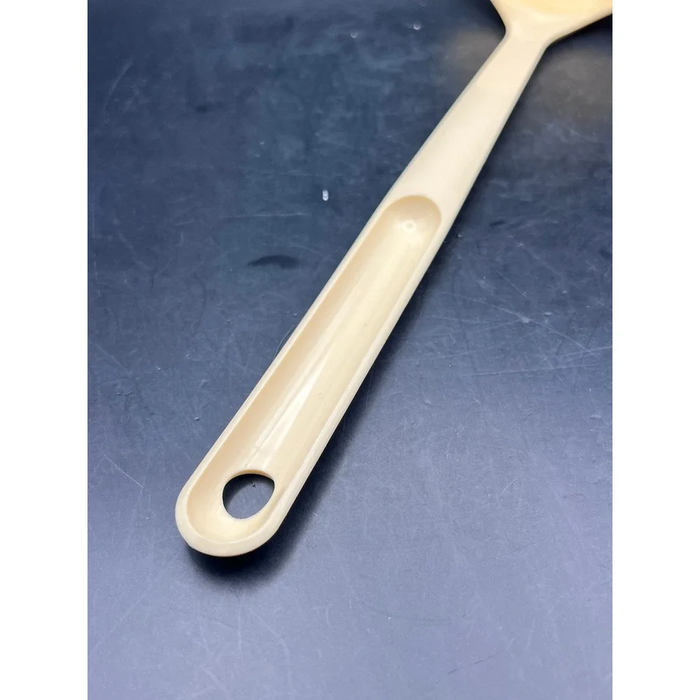 Vtg Tupperware Beige Soup Ladle Kitchen Utensil with Hanging Hole 11